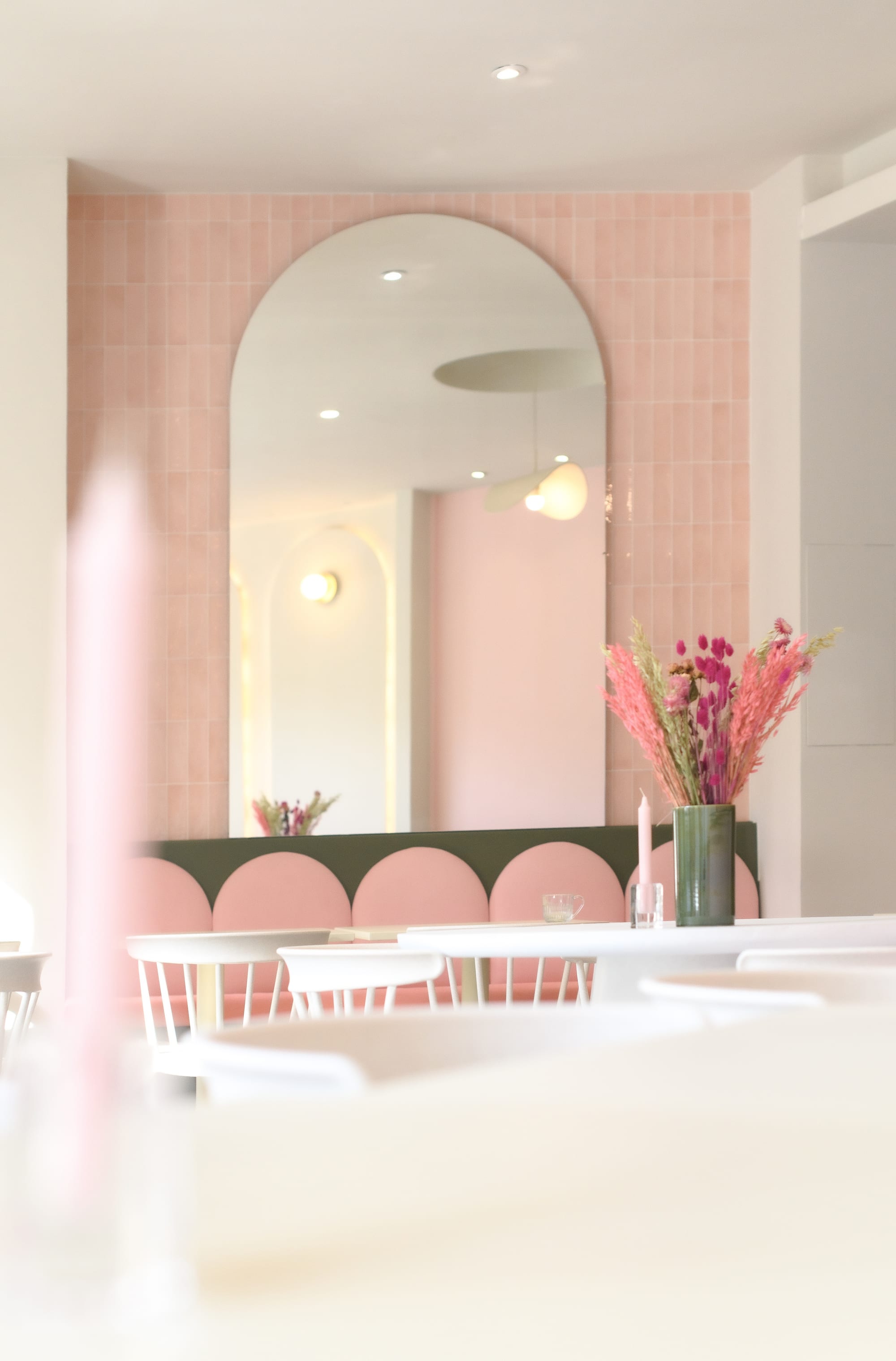banquette et miroir en arche