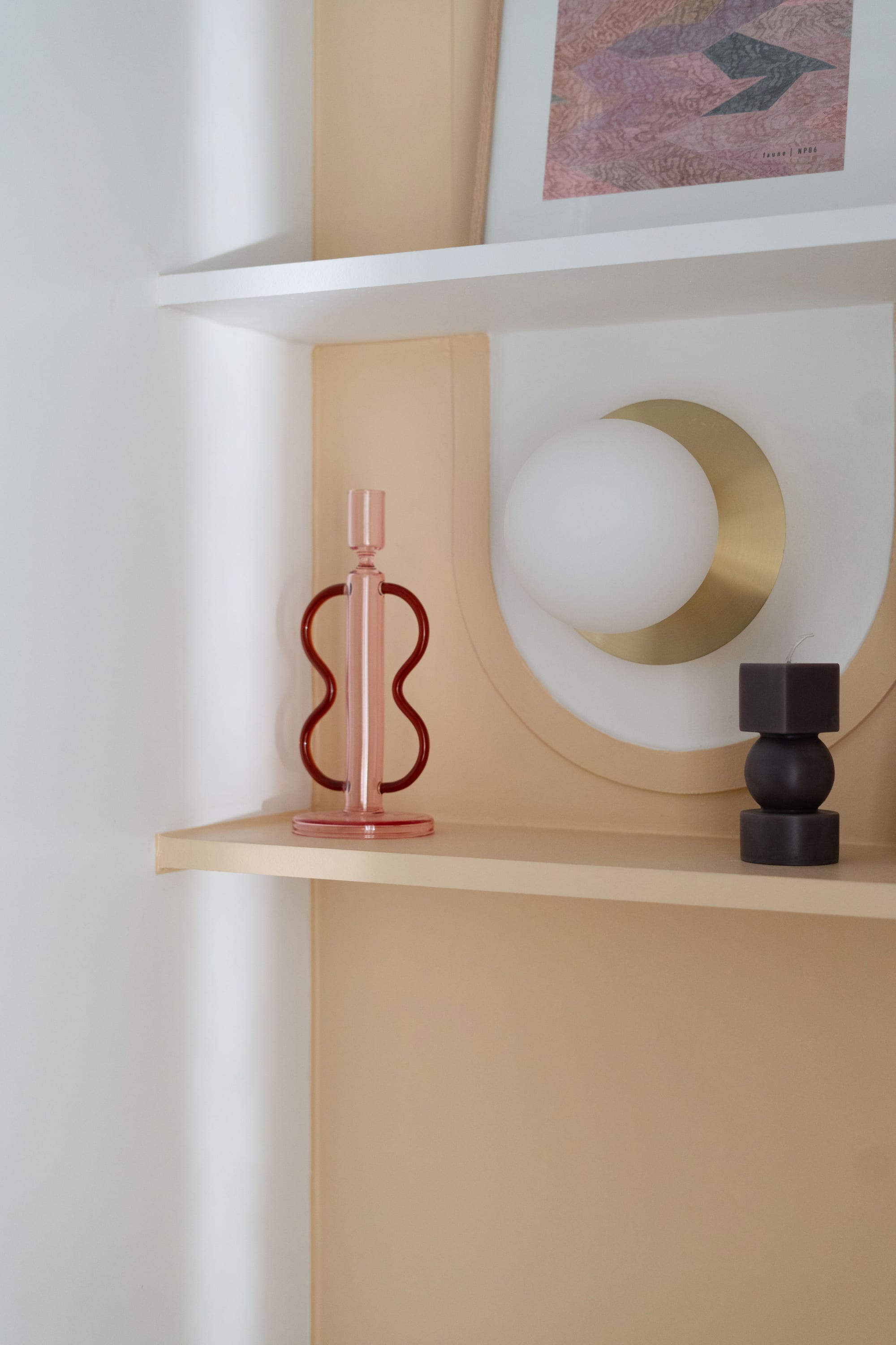 Projet Hauteville, salon avec canapé et pouf